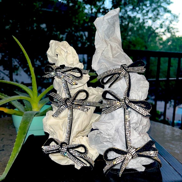 🎀🎀GLITZY CRYSTAL EMBEZZLED HEELS - Picture 1 of 4